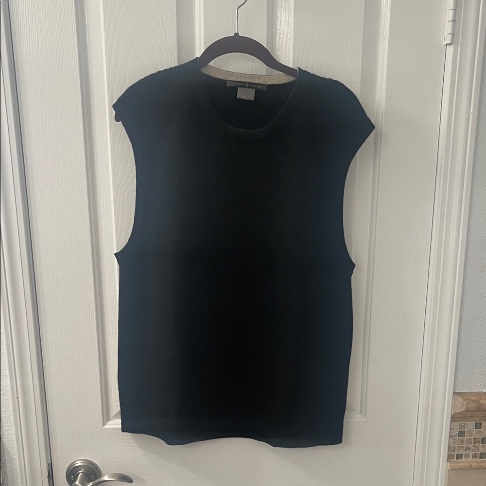 Men's Black Sleeveless Muscle Tee